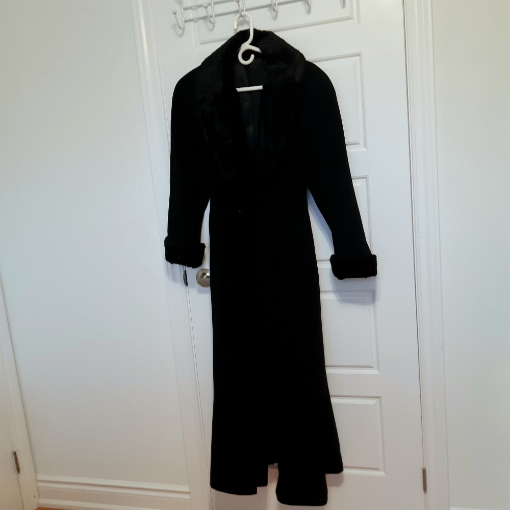 Made in Canada Vintage Pure Wool Novelti long flare black winter coat